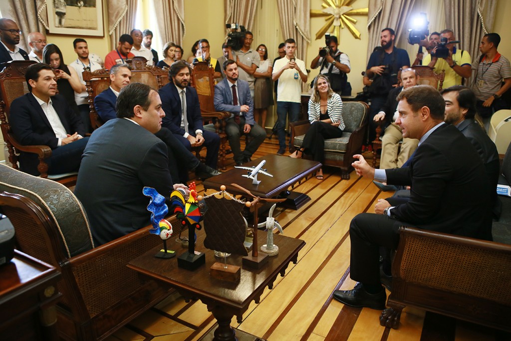 Governador Paulo Camara recebe o presidente da Azul Jose Mario Caprioli09