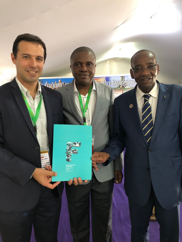 Eduardo Zorzanello com Sr. Jean-Marie Somet, diretor geral do Turismo da Costa do Marfim, e Kouassi, diretor Brasil!