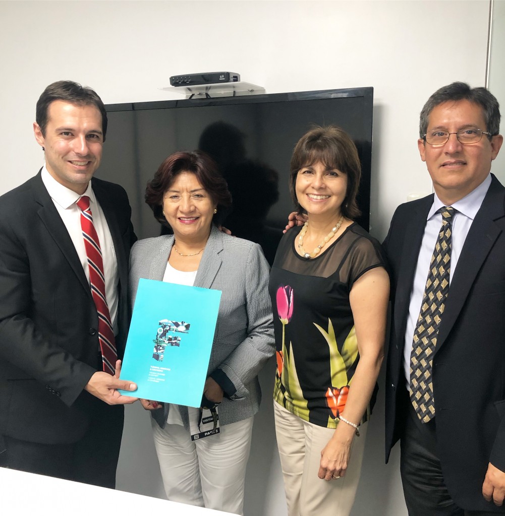 Eduardo Zorzanello, Heddy Vílchez (Presidenta de APOTUR),  Marisol Acosta, directora de Turismo de PromPerú e Ricardo Acosta