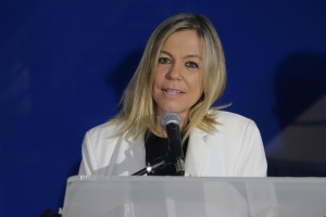 Brasília, 15.12.2019//A Secretária de Estado de Turismo do DF, Vanessa Mendonça, recebeu hoje no Aeroporto Internacional de Brasília Juscelino Kubitschek, a Ministra do Turismo do Paraguai, Sofia Montiel, sua comitiva e jornalistas daquele país. Estiveram presentes também ao evento de inauguração do voo da Latam que liga a capital Assunção à Brasília, o embaixador do Paraguai, Juan Angel, a Diretora da EMBRATUR, Katja Sophia Becker, o vice-presidente da Inframérica, Juan Djedjeian, o gerente da Latam em Brasília, Sílvio Nogueira, e o Sr. Ruy Coutinho, Secretário de Desenvolvimento do DF.Foto Luís Tajes/Setur-DF