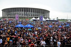 O bloco Encosta que Cresce animou o Carnaval de Brasília na segunda, 04/03/2019, no estacionamento do Mané Garrincha. Fotos: Vinícius de Melo / Agência Brasília.