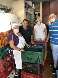 Hot Beach doa alimentos para Abrigo São José de Olímpia