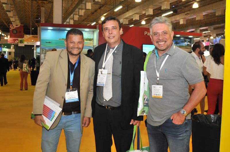 Moisés Ponte do VoeNews com Carlos e Marcus Vinícius durante ABAV EXPO