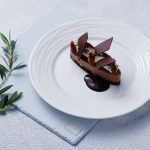 1920_emiratesveganchocolatepecancake-firstclass-min