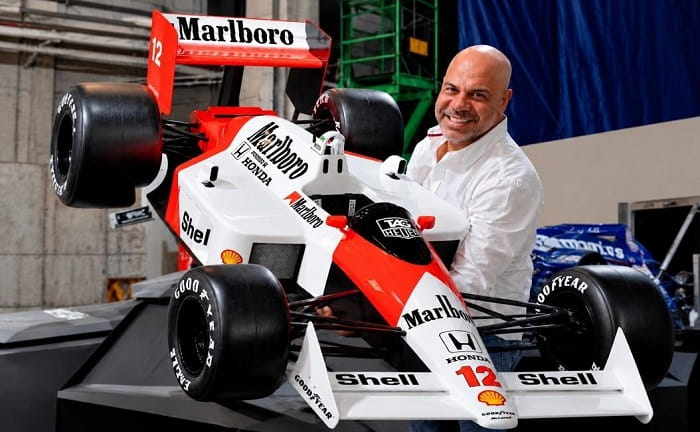 Em destaque: Wyndham São Paulo Ibirapuera traz réplica do carro da primeira vitória de Ayrton Senna na F-1 em exposição gratuita